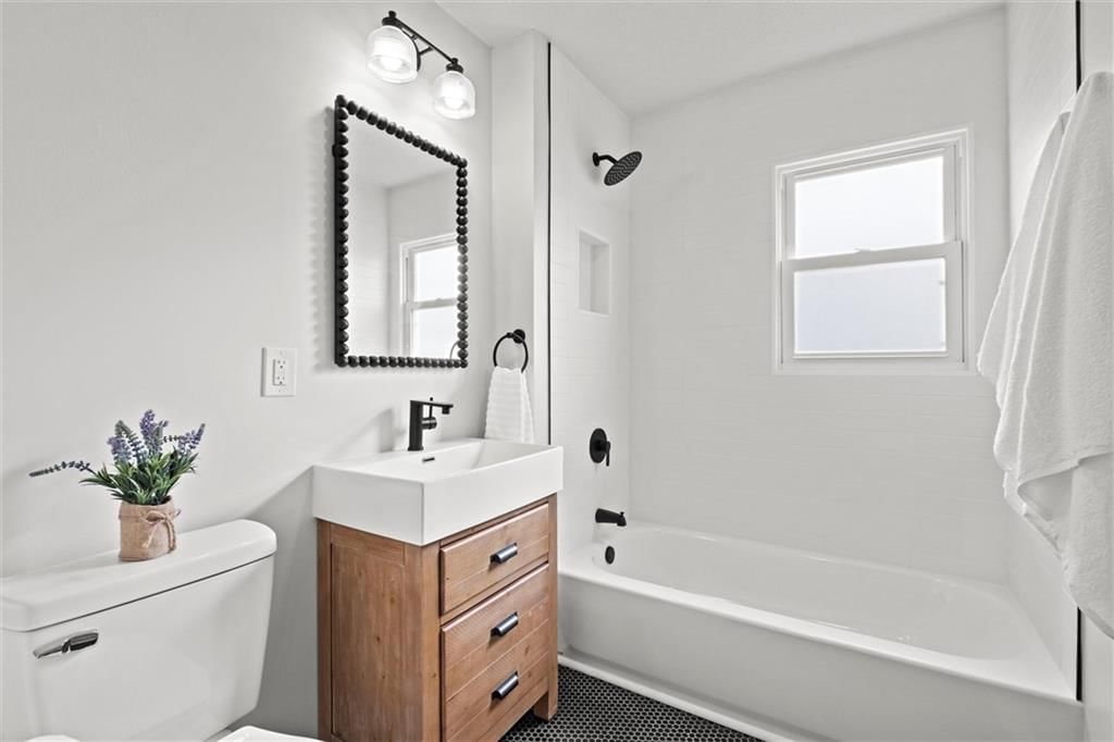 Photo 20 of 37 - 14875 Edgerton Road