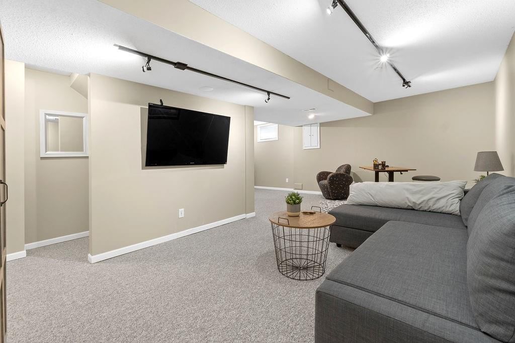 1001 N Clinton Street — photo 28