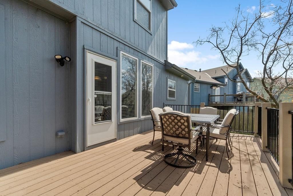1001 N Clinton Street — photo 33