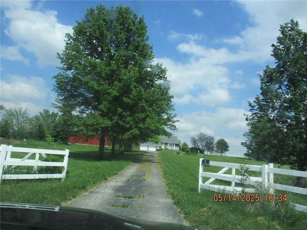 Photo 3 of 44 - 25770 Tonganoxie Drive