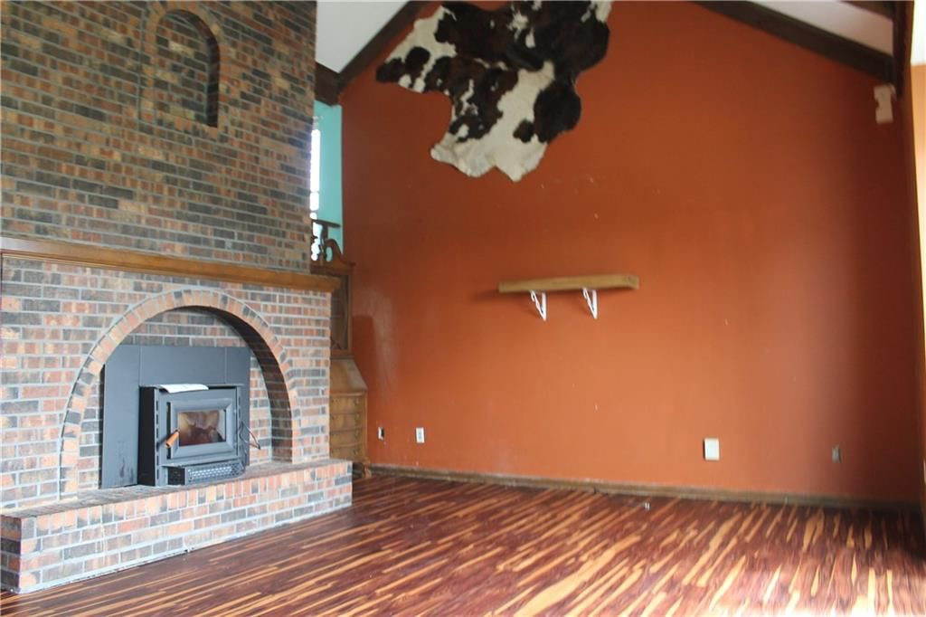 Photo 8 of 44 - 25770 Tonganoxie Drive