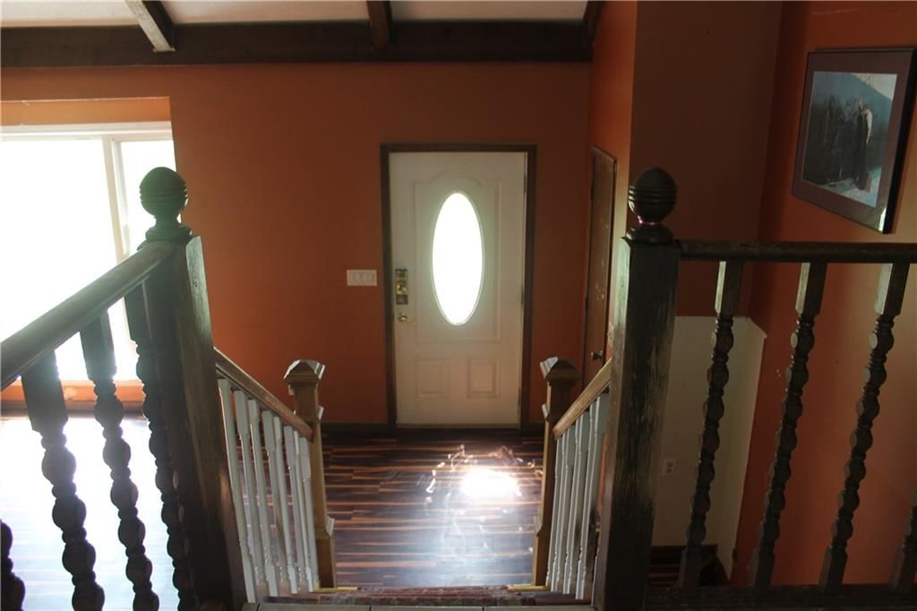Photo 10 of 44 - 25770 Tonganoxie Drive