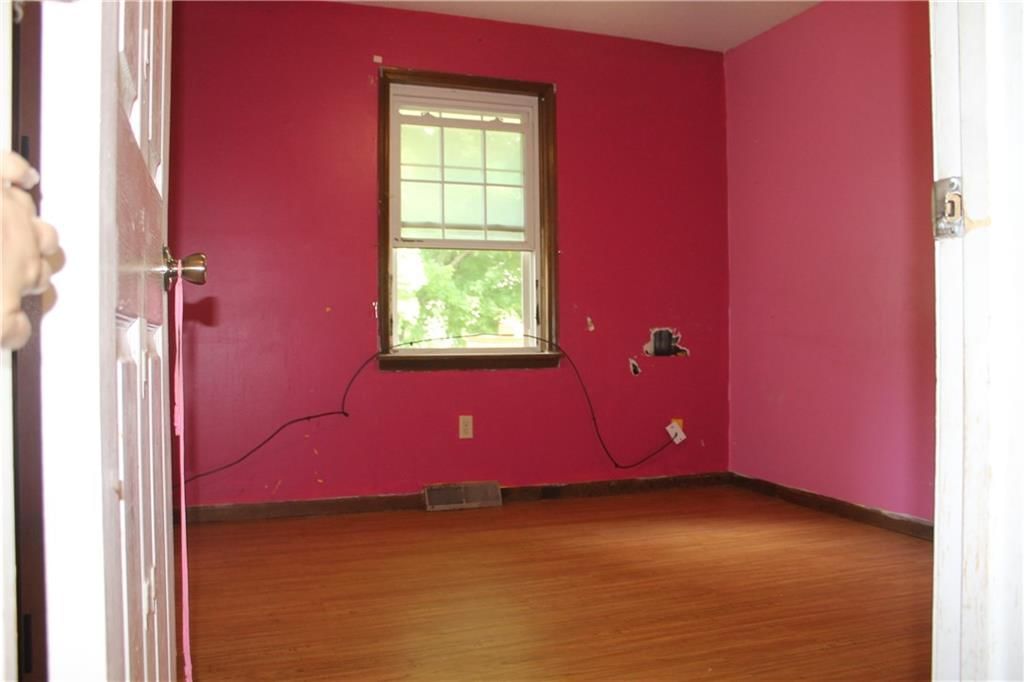 Photo 19 of 44 - 25770 Tonganoxie Drive