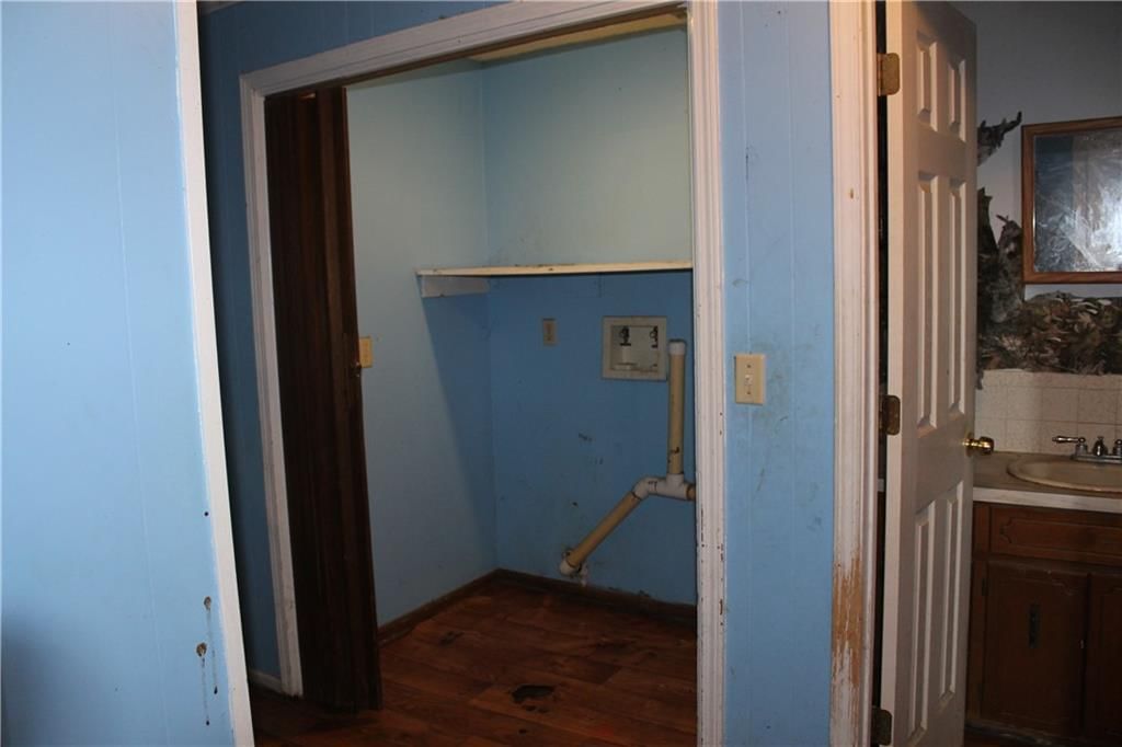 Photo 33 of 44 - 25770 Tonganoxie Drive