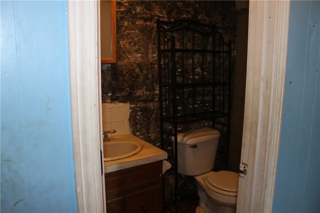Photo 36 of 44 - 25770 Tonganoxie Drive