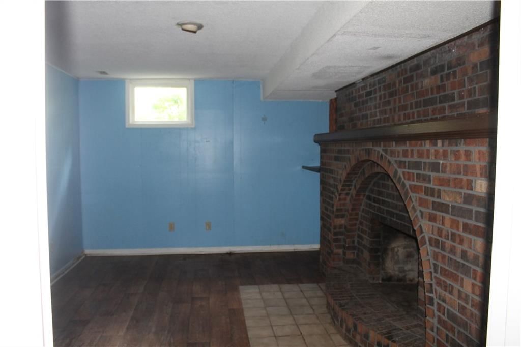 Photo 37 of 44 - 25770 Tonganoxie Drive