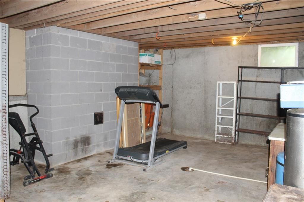 Photo 39 of 44 - 25770 Tonganoxie Drive