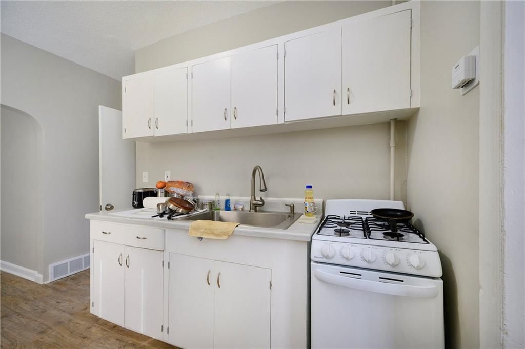 3318 E 10 Street — photo 9
