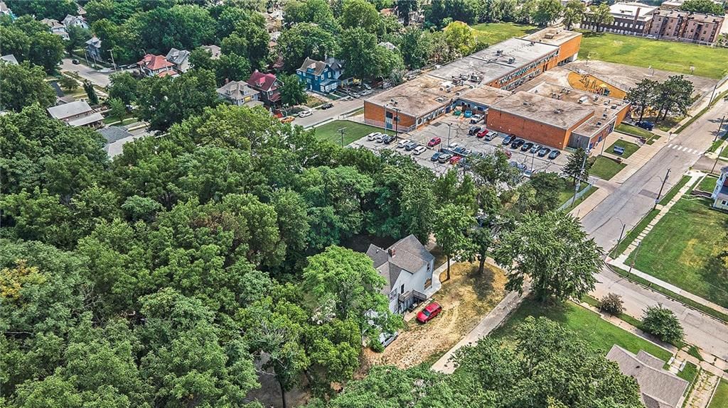 3318 E 10 Street — photo 27