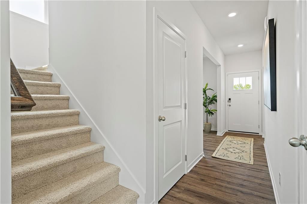 803 Bentley Drive — photo 2