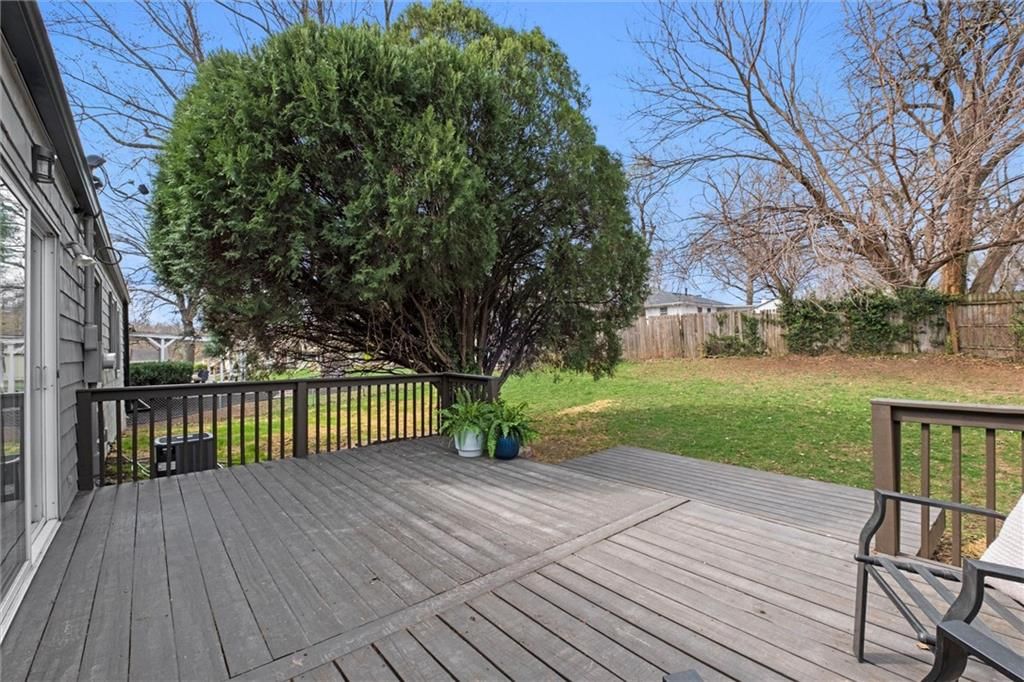7116 Glenwood Street — photo 29