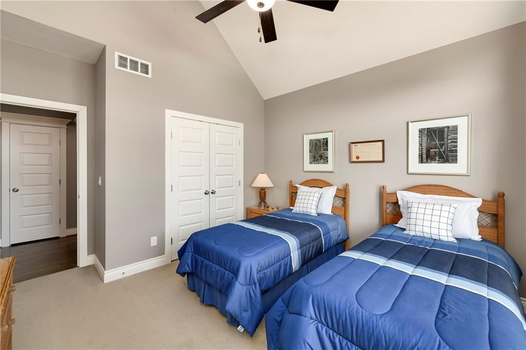 1699 NE Parkwood Drive — photo 7