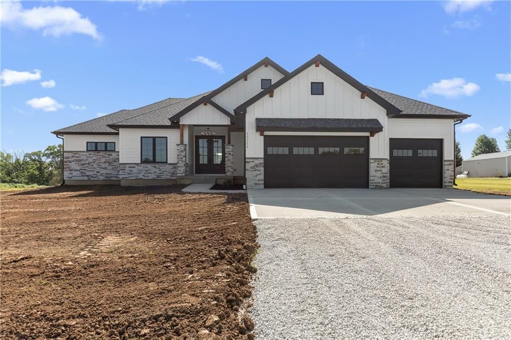12111 S Faulkenberry Road, Lone Jack, MO