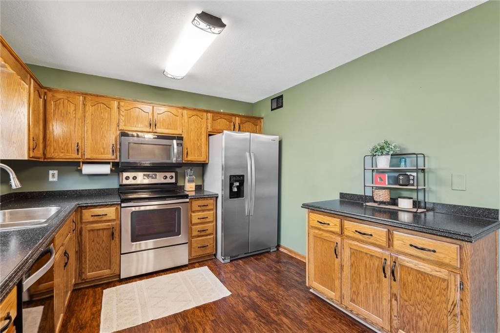 Photo 11 of 26 - 1908 Arapaho Court