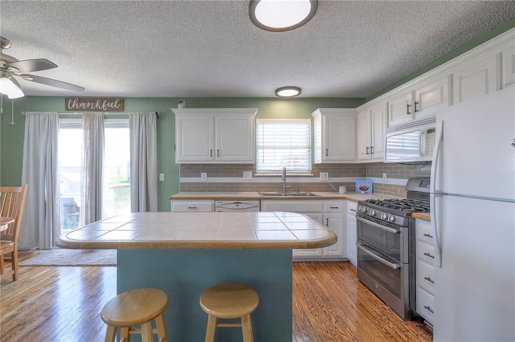 802 SW Crestview Court — photo 11