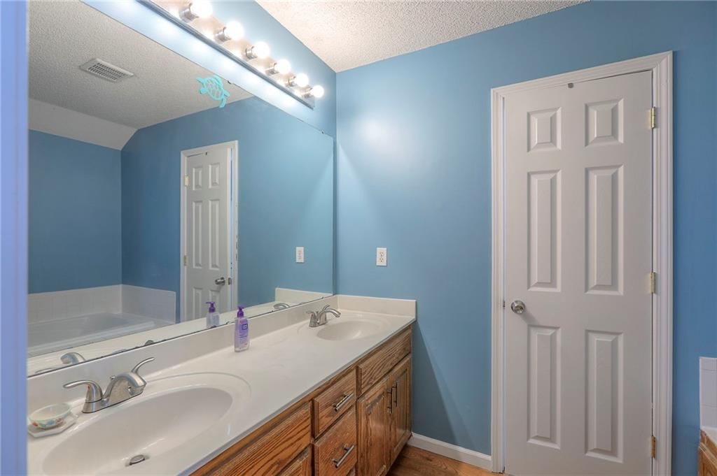 802 SW Crestview Court — photo 18