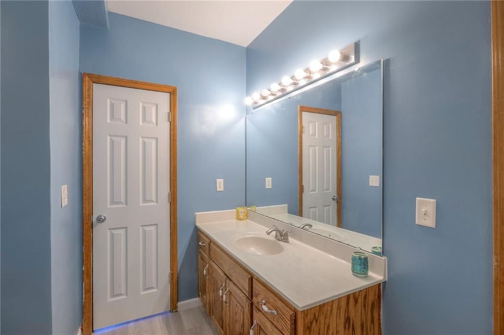 802 SW Crestview Court — photo 29