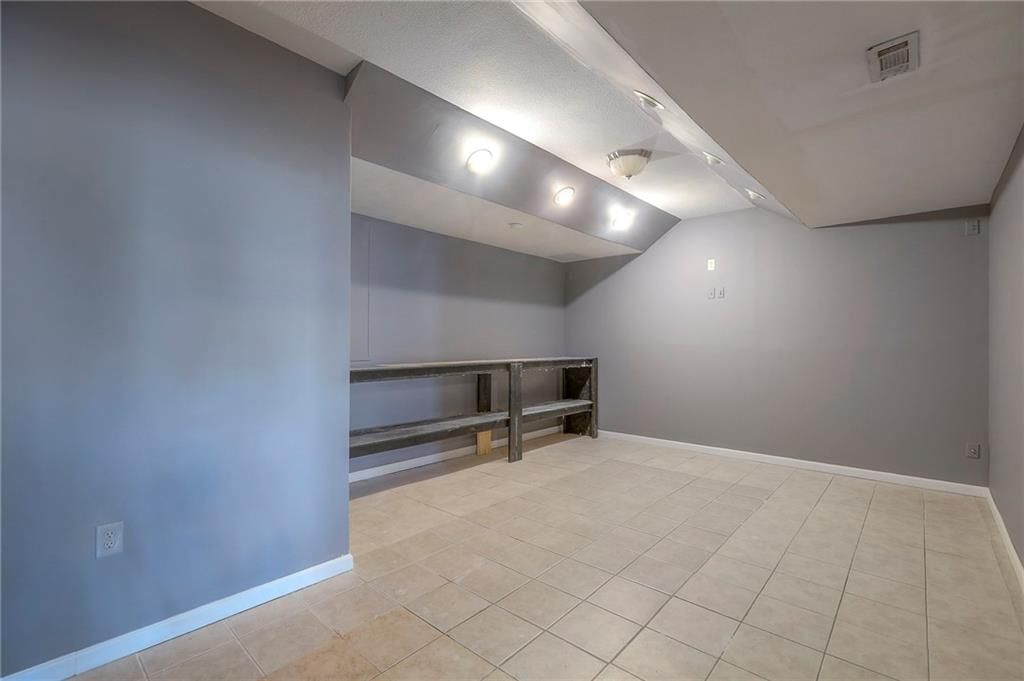 802 SW Crestview Court — photo 35