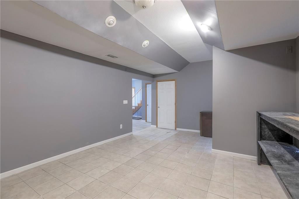 802 SW Crestview Court — photo 37