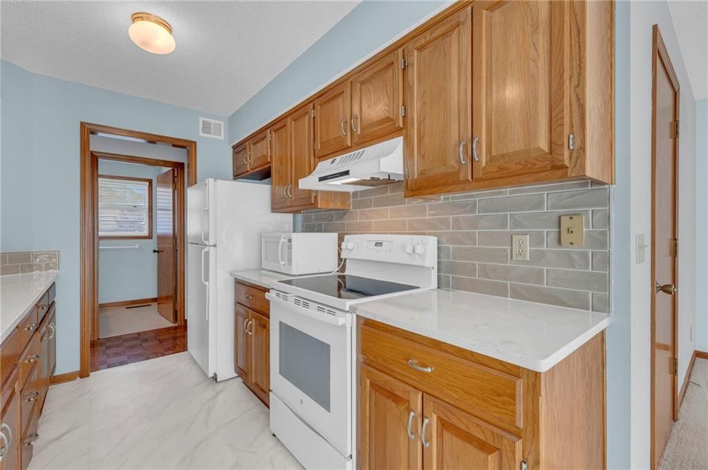 15433 Marty Street — photo 13