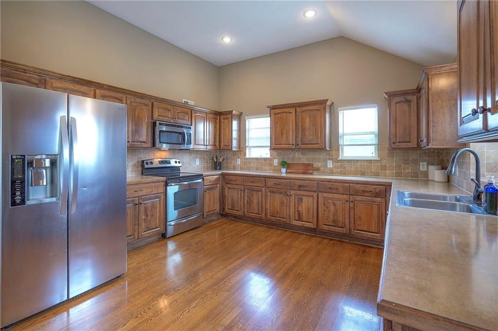 9720 N Donnelly Avenue — photo 10