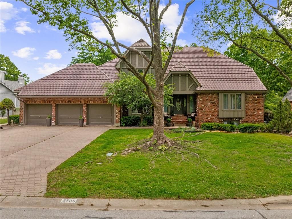 3705 W 119 Terrace, Leawood, KS