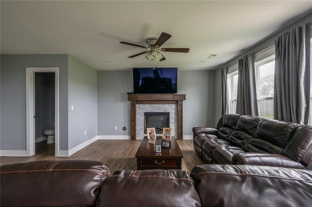 985 Sicklebar Drive — photo 25