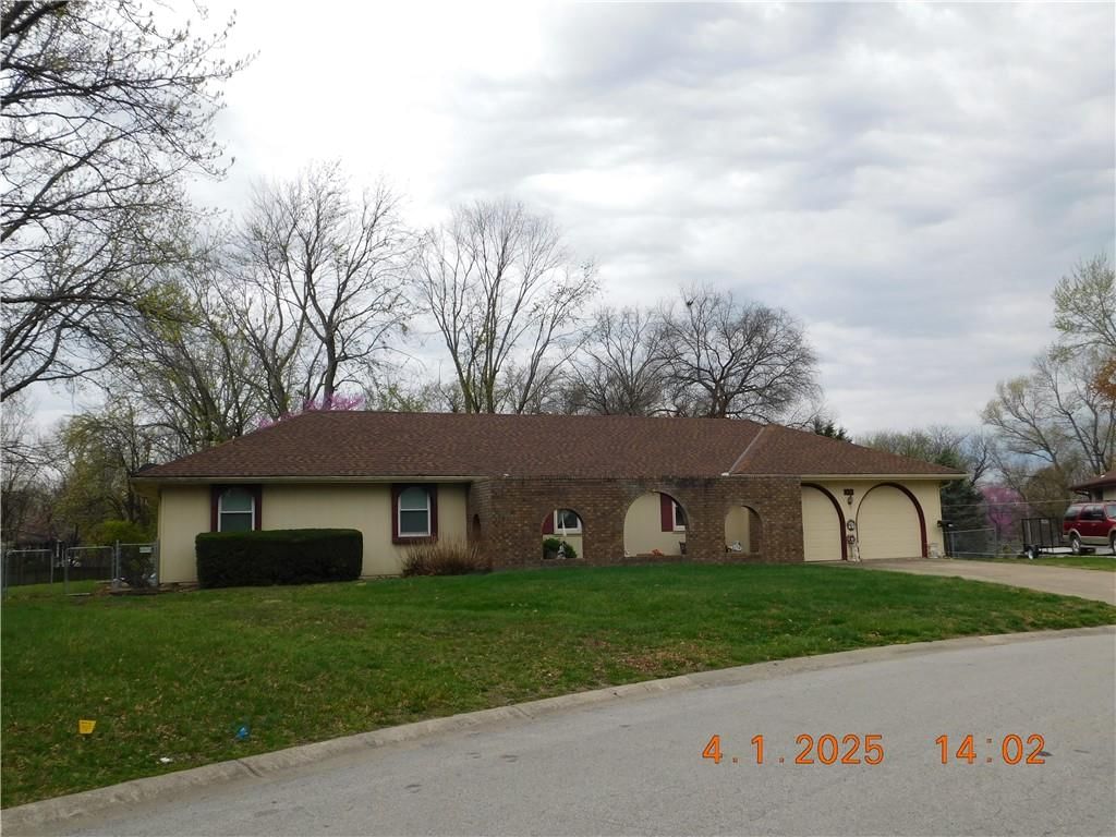 1208 Chapel Drive — photo 1