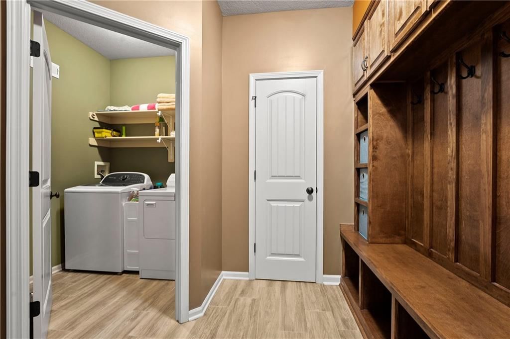5246 N Walnut Street — photo 10