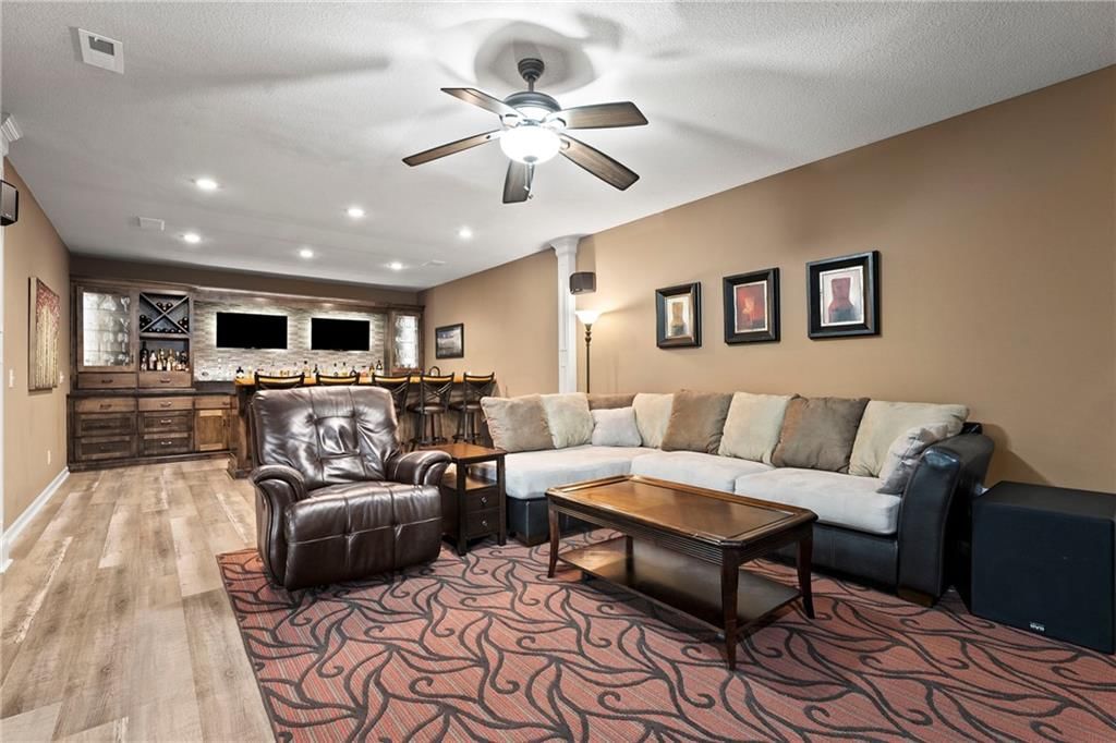 5246 N Walnut Street — photo 20