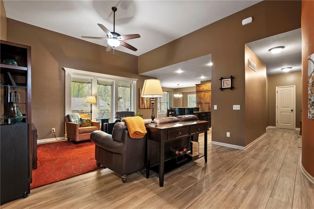 5246 N Walnut Street — photo 36