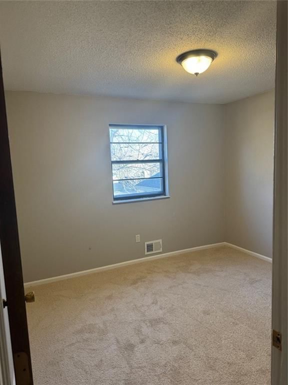 Photo 26 of 40 - 7722 E 90th Terrace, Kansas City, MO 64138