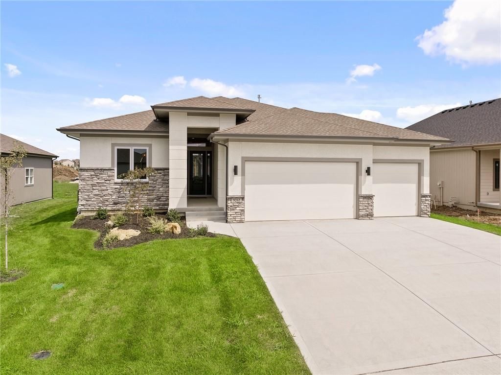 21411 Deer Ridge Drive, Spring Hill, KS