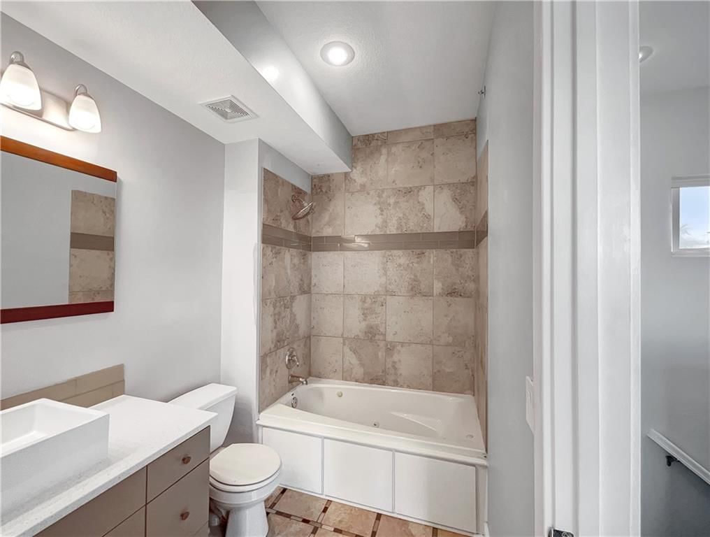 Photo 7 of 20 - 588 W 40th Street