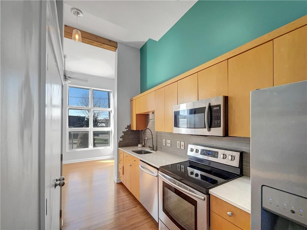 Photo 9 of 20 - 588 W 40th Street