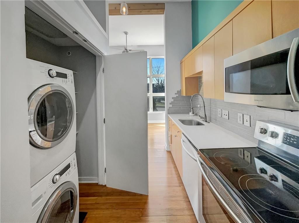 Photo 10 of 20 - 588 W 40th Street