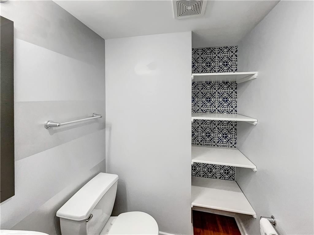 Photo 11 of 20 - 588 W 40th Street