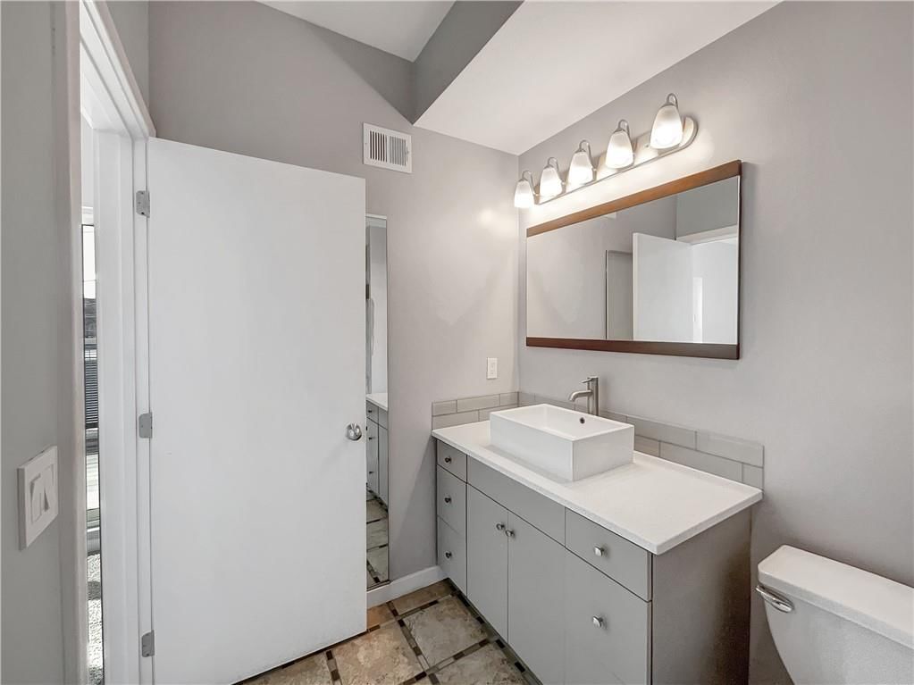 Photo 18 of 20 - 588 W 40th Street