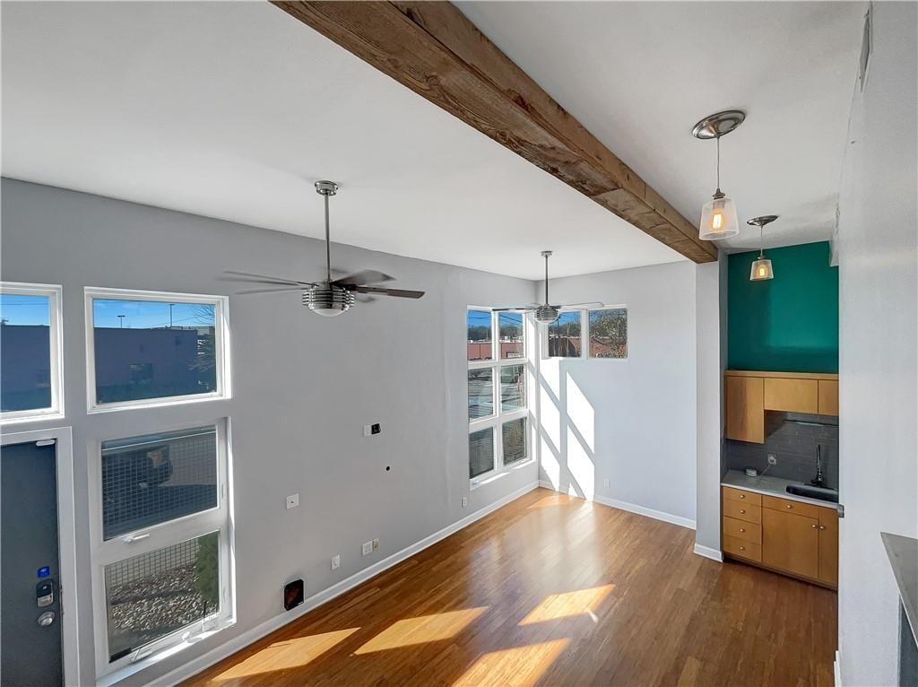 Photo 19 of 20 - 588 W 40th Street