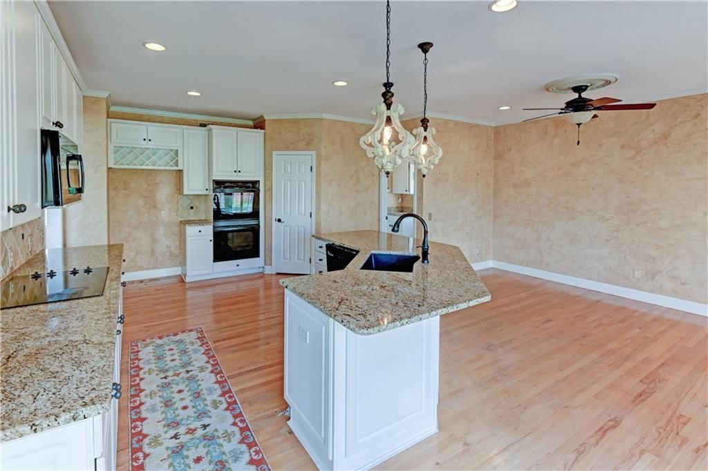 14557 Windsor Street — photo 15