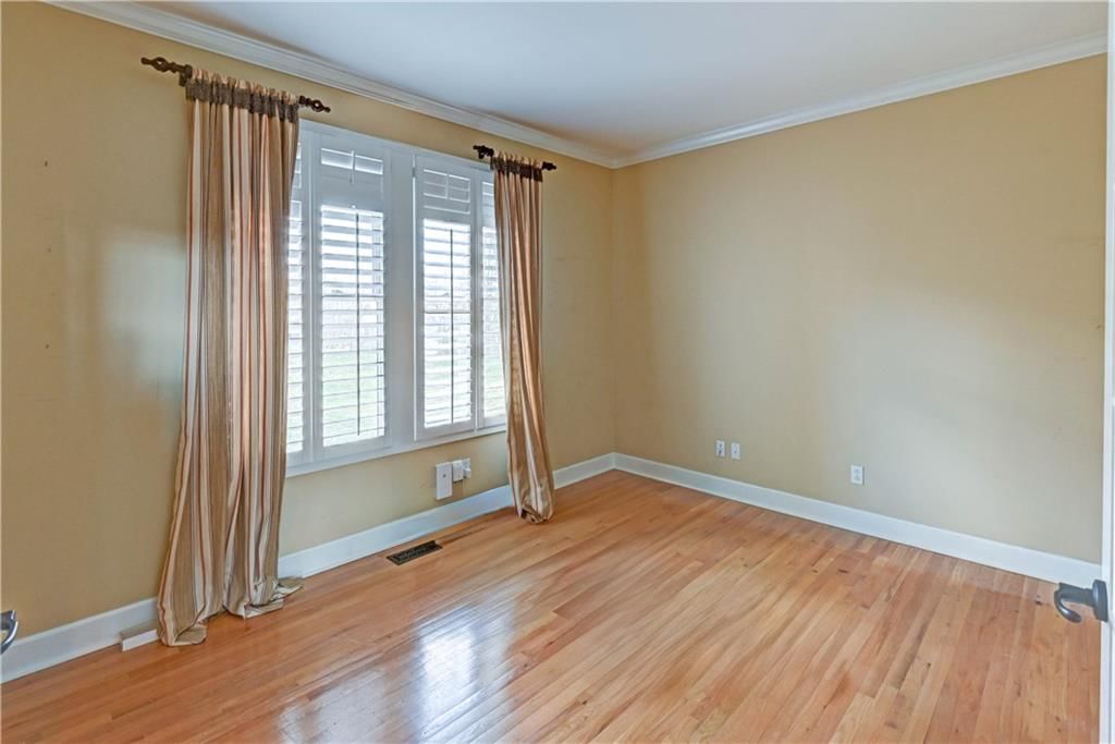 14557 Windsor Street — photo 29