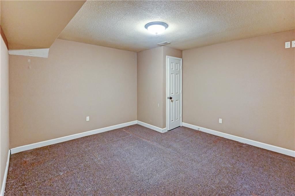 14557 Windsor Street — photo 55
