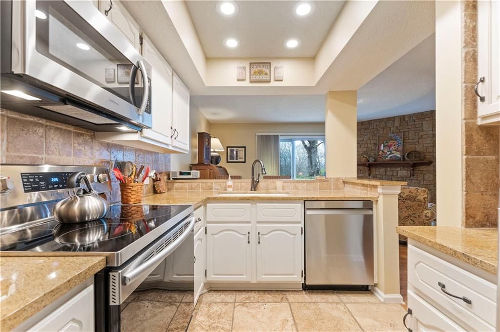 10558 FOSTER Street — photo 9