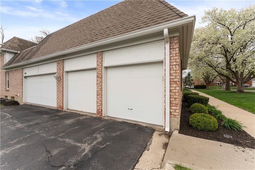 10558 FOSTER Street — photo 33