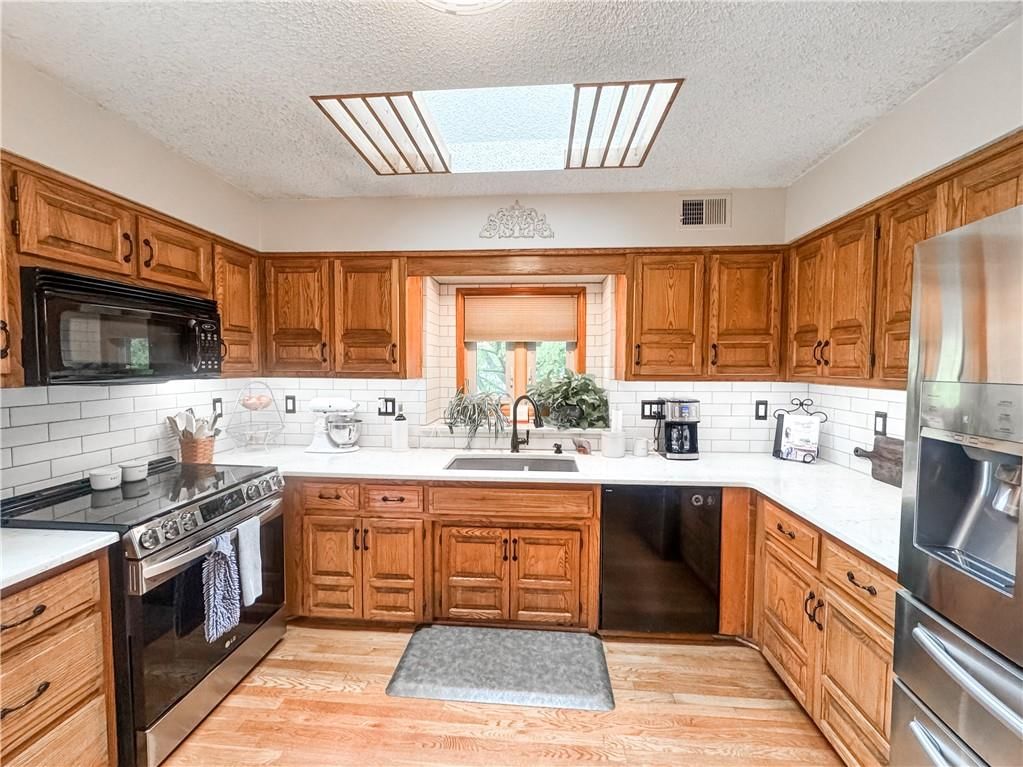 8306 N Highland Avenue — photo 5
