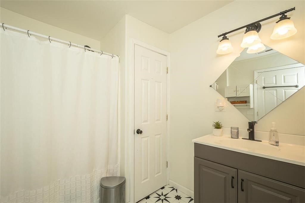 909 Liberty Street — photo 27