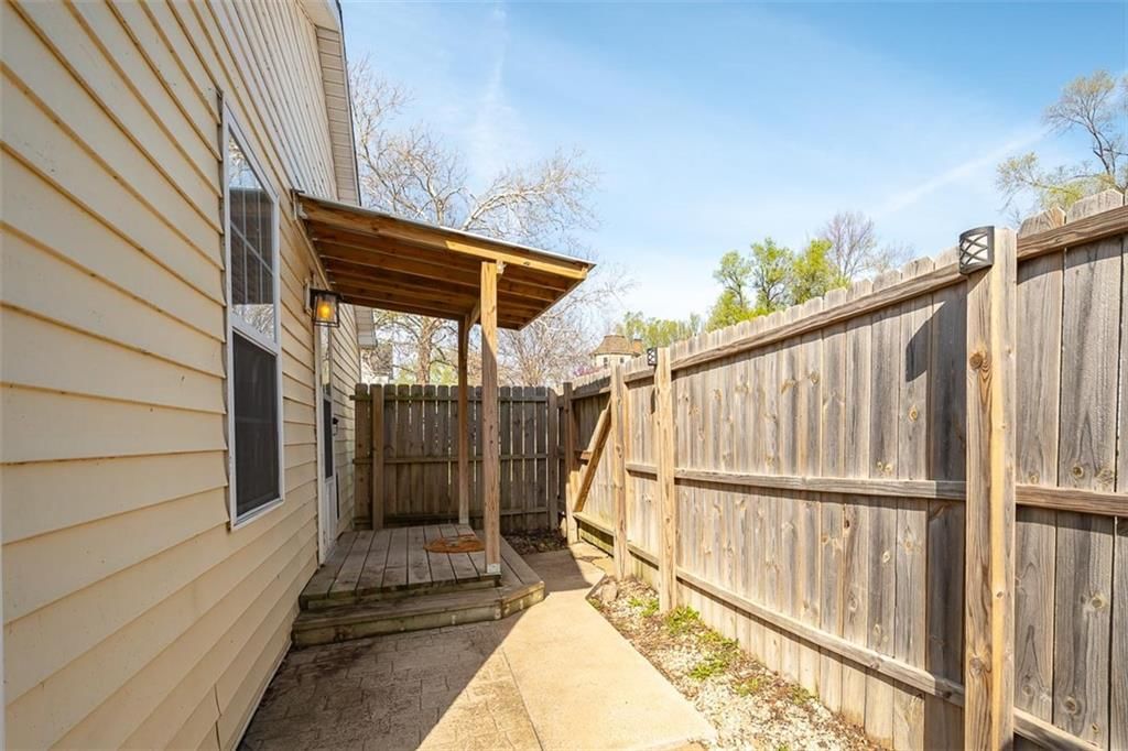 909 Liberty Street — photo 33