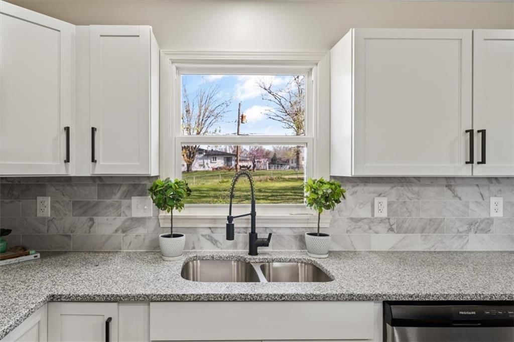 7318 Greeley Avenue — photo 10