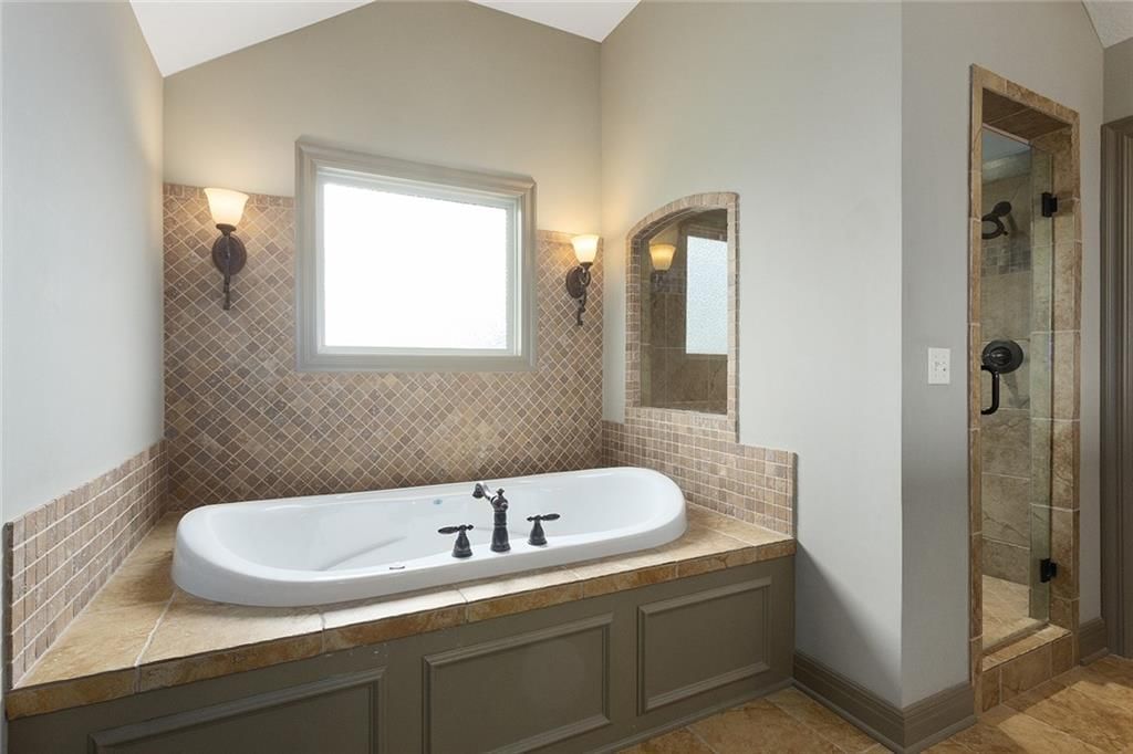 7615 N Amoret Avenue — photo 23
