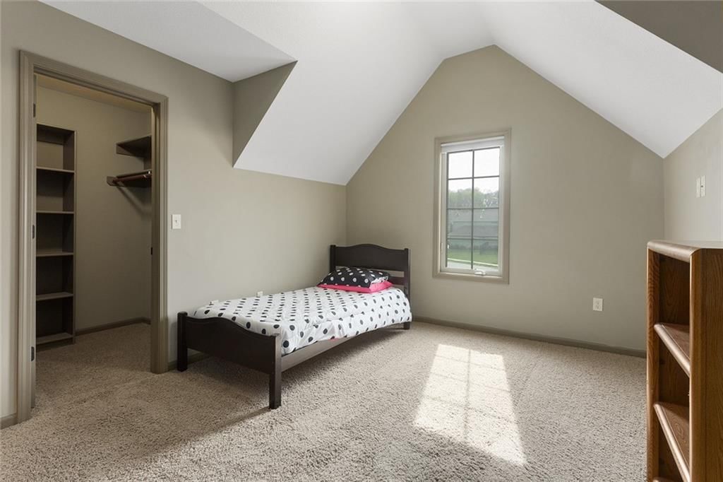 7615 N Amoret Avenue — photo 30